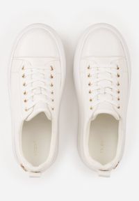 Renee - Białe Sneakersy VICES na Platformie z Metaliczną Aplikacją i Napisem Beli. Okazja: na co dzień. Kolor: biały. Szerokość cholewki: normalna. Wzór: aplikacja, napisy. Obcas: na platformie #2