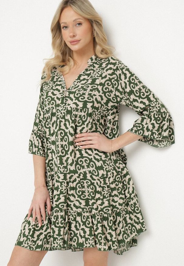 Born2be - Zielona Sukienka Rozkloszowana z Bawełny w Etniczny Wzór Zalista. Okazja: na co dzień. Kolor: zielony. Materiał: bawełna. Typ sukienki: rozkloszowane. Styl: boho, casual