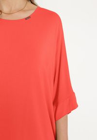 Born2be - Czerwona Wiskozowa Sukienka w Stylu T-shirt z Krótkim Rękawem Fianessa. Okazja: na spotkanie biznesowe. Kolor: czerwony. Materiał: wiskoza. Długość rękawa: krótki rękaw. Wzór: aplikacja. Styl: klasyczny, biznesowy #3