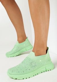 Born2be - Zielone Buty Sportowe. Nosek buta: okrągły. Zapięcie: bez zapięcia. Kolor: zielony. Materiał: jeans. Szerokość cholewki: normalna. Obcas: na płaskiej podeszwie #1