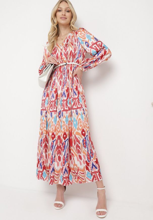 Born2be - Bordowo-Beżowa Sukienka Maxi z Wzorem Etno i Gumką w Talii Junimiza. Kolor: czerwony. Materiał: materiał. Długość rękawa: długi rękaw. Styl: etno. Długość: maxi