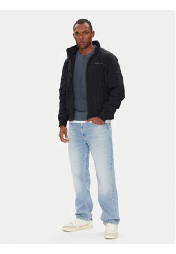 Tommy Jeans Kurtka przejściowa Essential DM0DM21667 Czarny Regular Fit. Kolor: czarny. Materiał: syntetyk