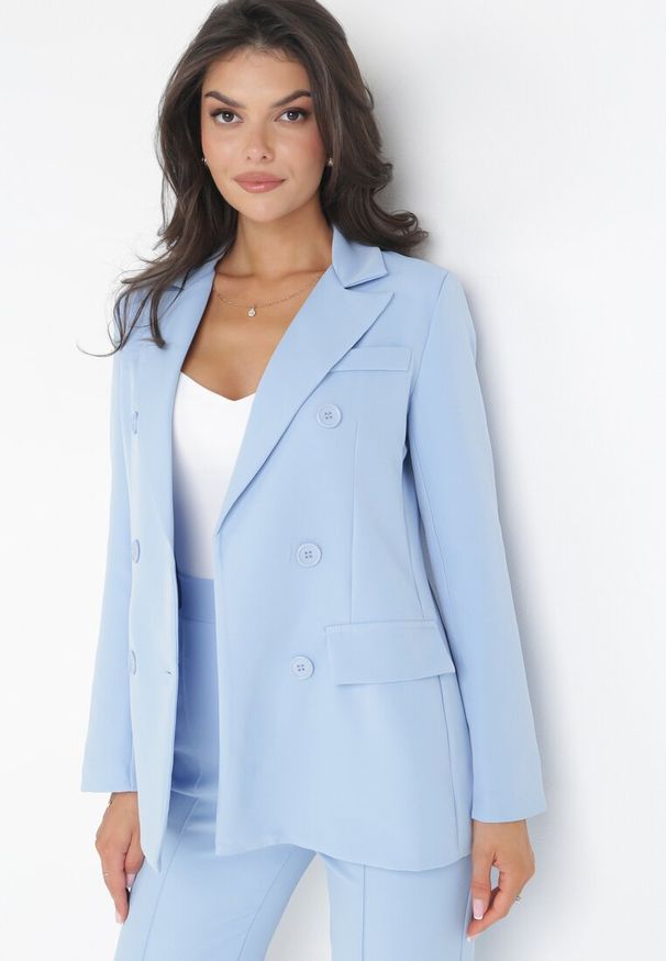 Born2be - Niebieska Marynarka z Długimi Rękawami i Ozdobnymi Klapami Kaimas. Okazja: na co dzień. Kolor: niebieski. Materiał: tkanina. Długość rękawa: długi rękaw. Długość: długie. Wzór: gładki. Styl: casual, elegancki