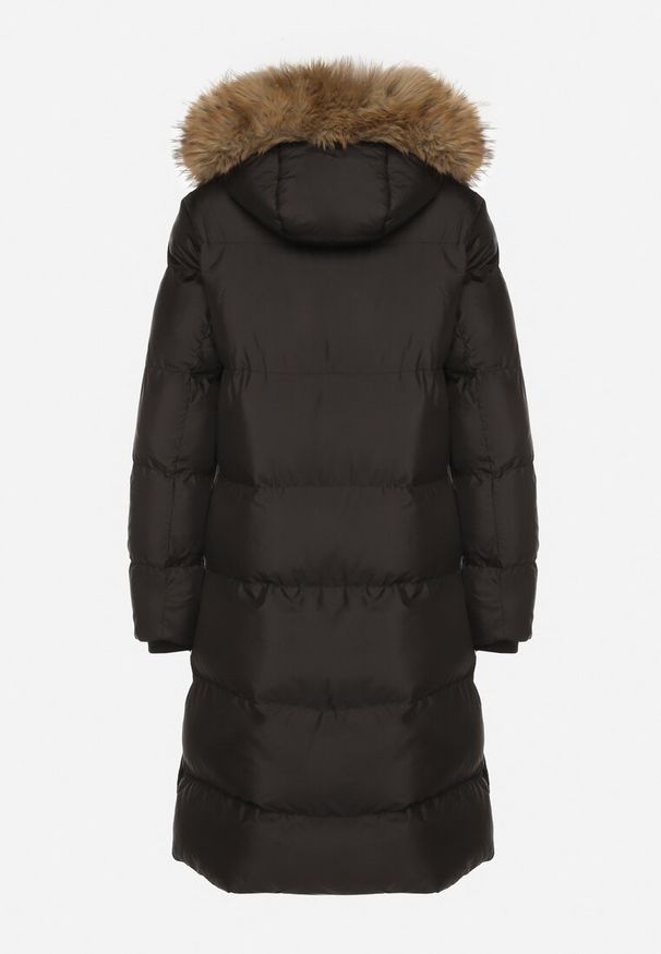 Born2be - Czarna Pikowana Kurtka z Kapturem z Futrem i Ozdobnymi Taśmami Lendria. Okazja: na spacer. Typ kołnierza: kaptur. Kolor: czarny. Materiał: futro