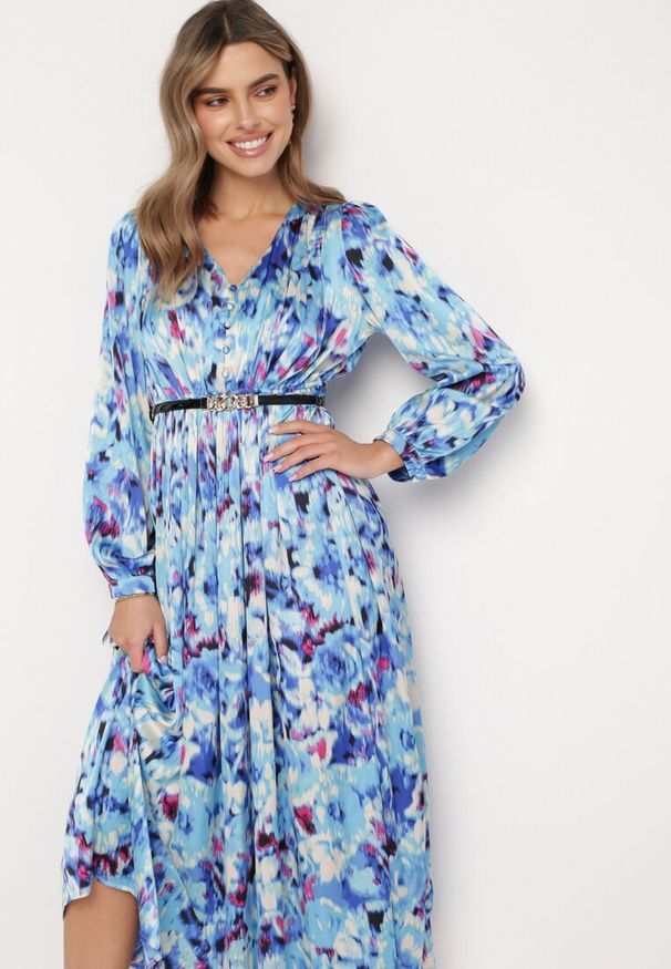 Born2be - Granatowa Sukienka Maxi z Satynowej Tkaniny w Abstrakcyjny Wzór Wirla. Kolor: niebieski. Materiał: satyna, tkanina. Długość: maxi