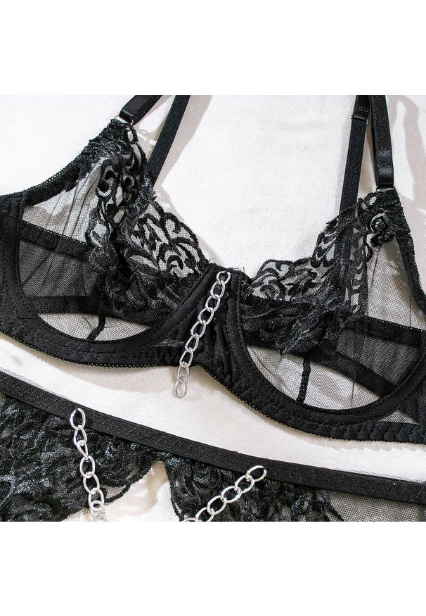 Intica - Komplet bielizny z koronką i łańcuszkami Clovis. Kolor: czarny. Materiał: koronka. Wzór: koronka