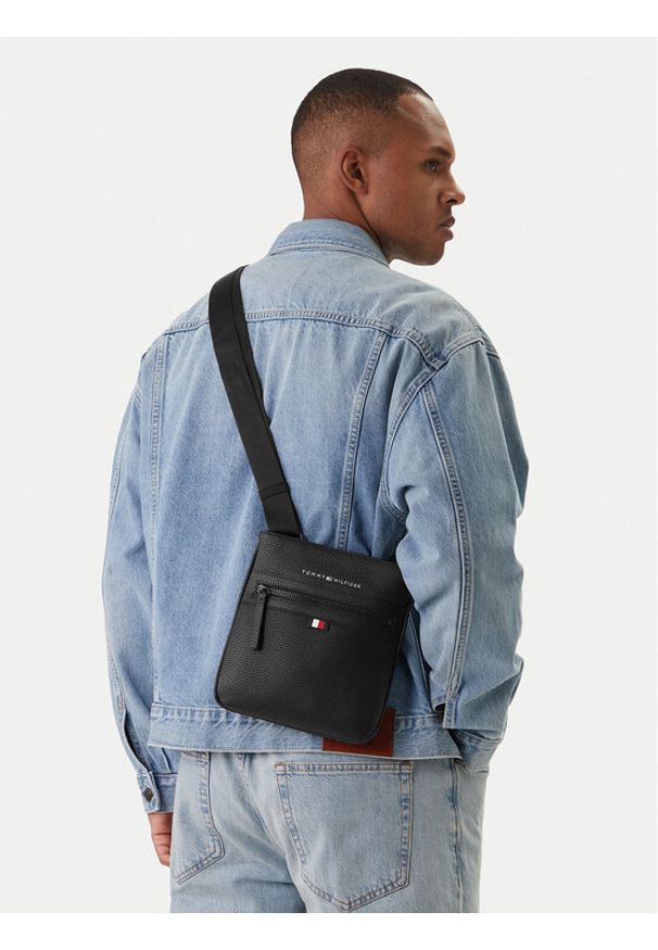 TOMMY HILFIGER - Tommy Hilfiger Saszetka Essential Pu Mini Crossover AM0AM09505 Czarny. Kolor: czarny. Materiał: skóra