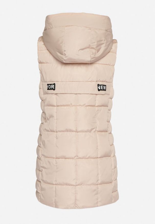 Born2be - Jasnobeżowa Pikowana Kamizelka Bezrękawnik z Kieszeniami i Wysokim Kołnierzem Bellamis. Kolor: beżowy. Długość rękawa: bez rękawów. Styl: elegancki