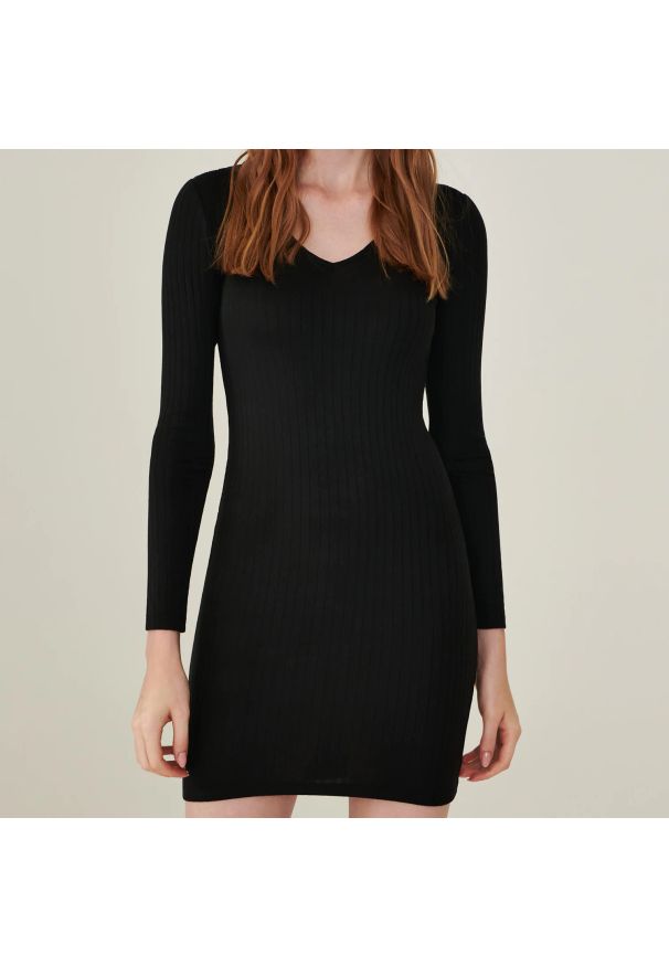 Sinsay - Sukienka mini prążkowana - Czarny. Kolor: czarny. Materiał: prążkowany. Długość: mini