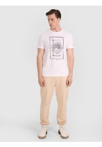 4f - 4F T-shirt regular z nadrukiem siatkarskim męski - biały M. Okazja: na co dzień, do domu. Kolor: biały. Materiał: bawełna, jersey, materiał. Wzór: nadruk. Styl: sportowy, klasyczny, casual