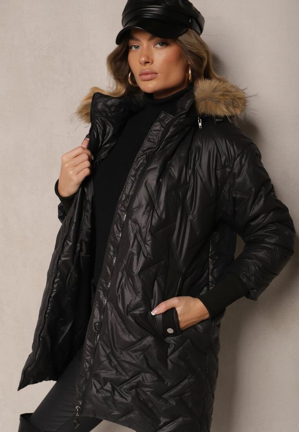 Renee - Czarna Kurtka z Pikowanym Wzorem Ściągaczami Odpinanym Futerkiem i Kapturem Ellithri. Okazja: na co dzień. Kolor: czarny. Materiał: futro. Styl: casual, sportowy, elegancki