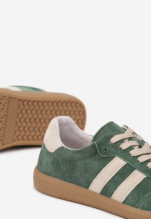 Renee - Zielone Płaskie Sneakersy z Wkładką ze Skóry Naturalnej Ozdobione Paskami Neladria. Okazja: na imprezę. Zapięcie: pasek. Kolor: zielony. Materiał: skóra. Wzór: aplikacja. Sezon: lato, wiosna