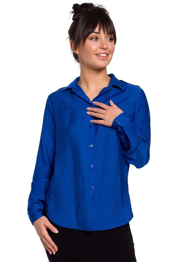 MOE - chabrowa Klasyczna Koszula z Pagonami. Kolor: niebieski. Materiał: wiskoza, poliamid. Styl: klasyczny