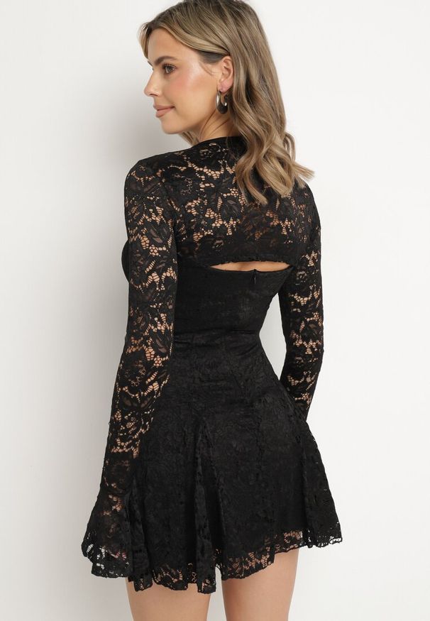 Born2be - Czarna Rozkloszowane Sukienka Koktajlowa z Koronką i Bolerkiem Eyrfedi. Okazja: na wesele, na randkę, na ślub cywilny. Kolor: czarny. Materiał: koronka. Długość rękawa: na ramiączkach. Wzór: koronka. Typ sukienki: rozkloszowane. Styl: wizytowy