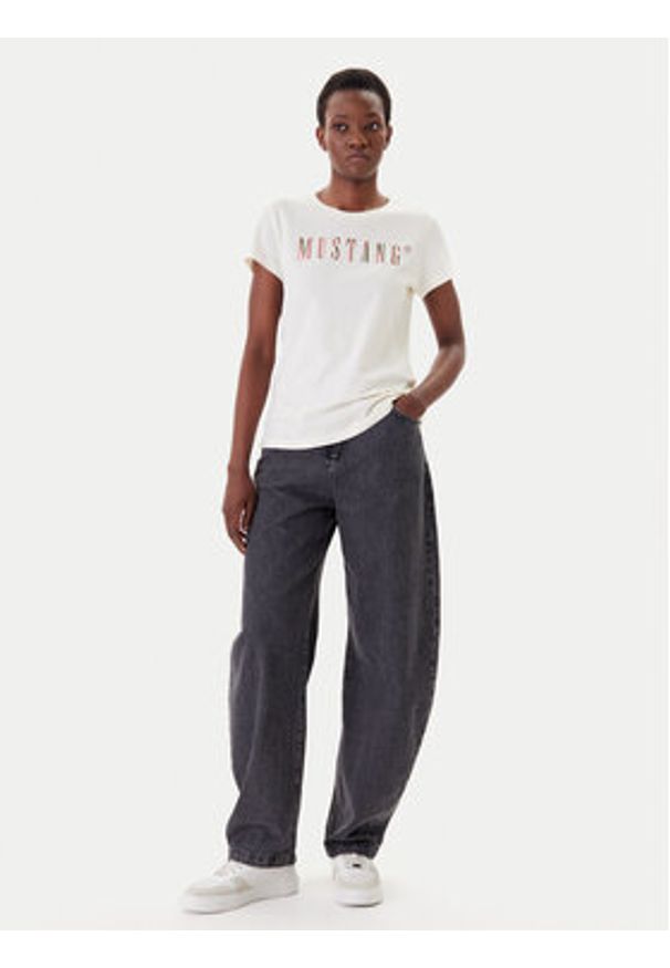 Mustang T-Shirt Loa 1016146 Écru Slim Fit. Materiał: bawełna