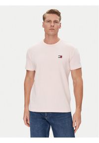 Tommy Jeans T-Shirt Badge DM0DM20322 Różowy Regular Fit. Kolor: różowy. Materiał: bawełna #1