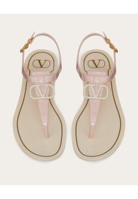 VALENTINO - Płaskie sandały z VLogo. Kolor: beżowy. Materiał: guma #6
