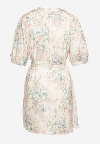 Born2be - Beżowo-Różowa Trapezowa Sukienka z Bufiastymi Rękawami i Materiałowym Paskiem Bernatia. Okazja: na co dzień, na imprezę. Typ kołnierza: dekolt w serek. Kolor: beżowy. Materiał: materiał. Wzór: aplikacja, kwiaty. Sezon: wiosna, lato. Typ sukienki: trapezowe. Styl: casual, elegancki #7