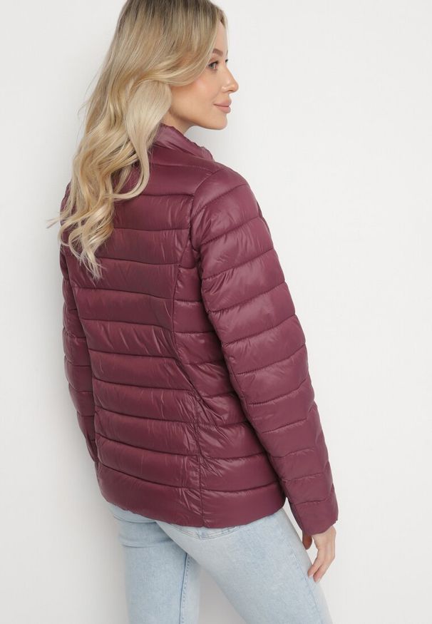 Born2be - Bordowa Pikowana Kurtka w Klasycznym Stylu Nelaniel. Okazja: na co dzień. Kolor: czerwony. Materiał: jeans. Styl: klasyczny