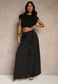 Renee - Czarne Spodnie Palazzo High Waist Ozdobione Broszką Kwiatem Folassea. Stan: podwyższony. Kolor: czarny. Wzór: aplikacja, kwiaty