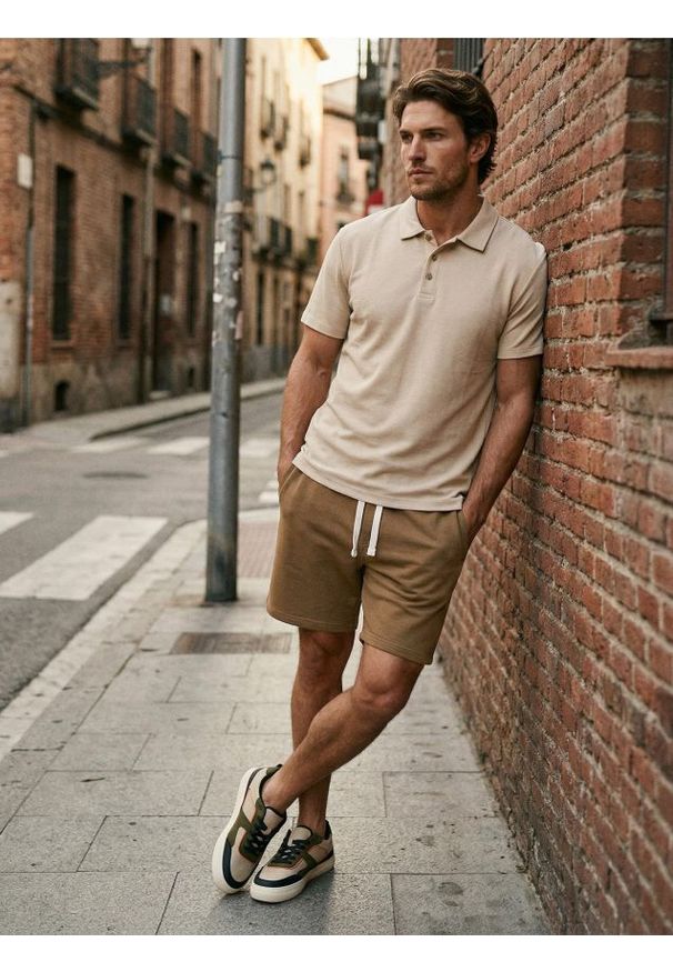 Sinsay - Szorty dresowe - brązowy. Kolor: brązowy. Materiał: dresówka