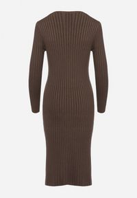 Born2be - Brązowa Dopasowana Sukienka z Wiskozą z Prążkowanego Materiału Ściągana Troczkiem Eleavia. Okazja: na co dzień. Kolor: brązowy. Materiał: prążkowany, wiskoza, materiał. Wzór: aplikacja. Styl: casual #6