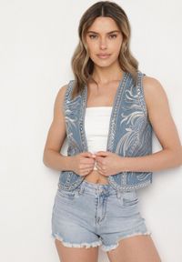 Born2be - Niebieska Bawełniana Kamizelka Jeansowa Zdobiona Haftem i Cekinami Natiflore. Okazja: na co dzień. Kolor: niebieski. Materiał: bawełna, jeans. Wzór: aplikacja, haft. Styl: elegancki, casual #6
