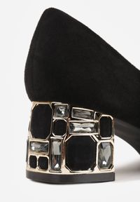 Born2be - Czarne Czółenka Vices ze Skórzaną Wkładką na Biżuteryjnym Słupku Naivine. Okazja: na co dzień. Kolor: czarny. Materiał: skóra. Wzór: kwiaty, aplikacja. Obcas: na słupku. Styl: casual, elegancki. Wysokość obcasa: średni #8