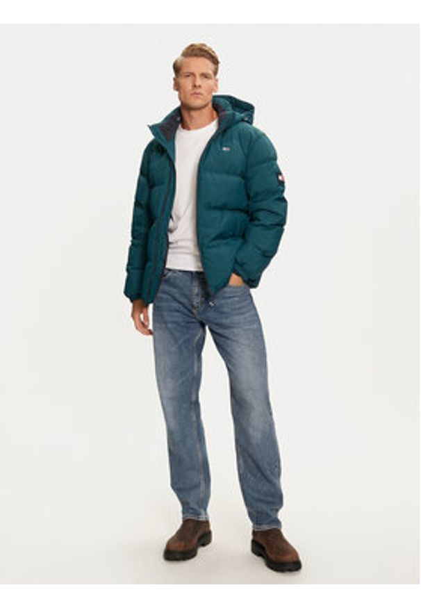 Tommy Jeans Kurtka puchowa Essential DM0DM19786 Niebieski Regular Fit. Kolor: niebieski. Materiał: syntetyk