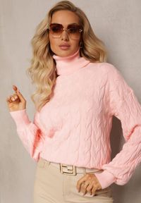 Renee - Różowy Sweterkowy Golf o Warkoczykowym Splocie Taitusi. Typ kołnierza: golf. Kolor: różowy. Wzór: ze splotem. Sezon: jesień, zima
