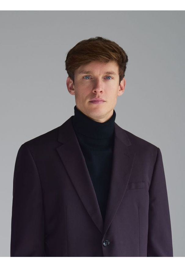 Reserved - Golf z wiskozą - czarny. Typ kołnierza: golf. Kolor: czarny. Materiał: wiskoza