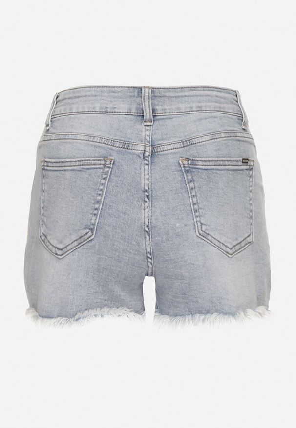 Born2be - Jasnoniebieskie Szorty Jeansowe z Ozdobnymi Przetarciami Tenafela. Okazja: na co dzień. Kolor: niebieski. Materiał: jeans. Długość: krótkie. Styl: elegancki, casual