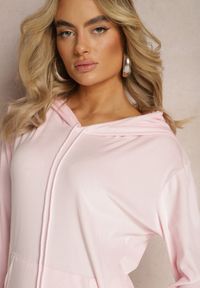 Renee - Jasnoróżowy Welurowy Komplet Dresowy Bluza z Kapturem i Spodnie Vilna. Kolor: różowy. Materiał: welur, dresówka #4