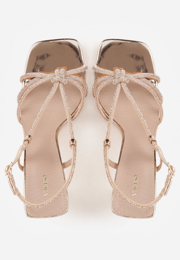 Born2be - Szampańskie Sandały VICES na Szpilce z Paskami z Cyrkoniami Zellyss. Okazja: na wesele, na ślub cywilny. Zapięcie: pasek. Kolor: złoty. Materiał: satyna. Wzór: paski, aplikacja. Obcas: na szpilce. Styl: elegancki