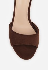 Born2be - Brązowe Sandały na Szpilce z Imitacji Zamszu z Paskiem wokół Kostki Fecili. Okazja: na spotkanie biznesowe, do pracy. Zapięcie: pasek. Kolor: brązowy. Materiał: zamsz. Obcas: na szpilce. Styl: biznesowy, elegancki #4