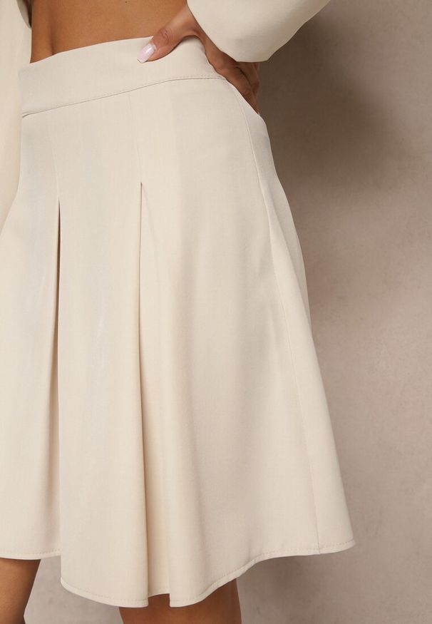 Renee - Beżowa Plisowana Spódnica High Waist o Rozkloszowanym Kroju Redilsa. Stan: podwyższony. Kolor: beżowy. Styl: elegancki