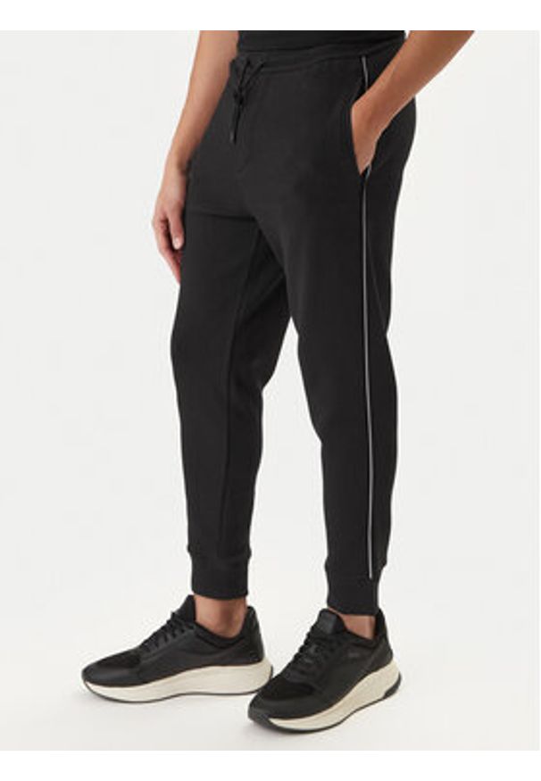 BOSS Dres 50555906 Czarny Regular Fit. Kolor: czarny. Materiał: syntetyk