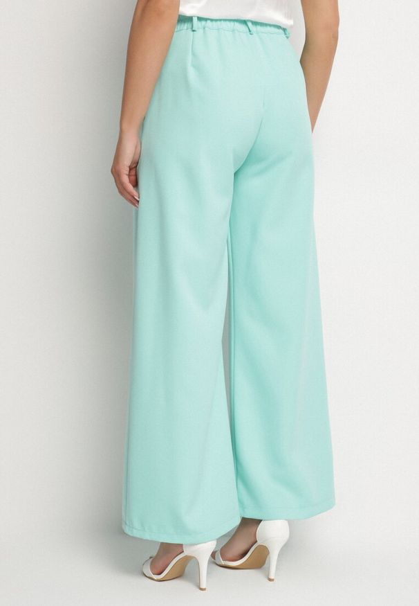 Born2be - Jasnozielone Spodnie Garniturowe o Szerokim Kroju z Zakładkami i Wysokim Stanem Ulianeria. Okazja: do pracy, na co dzień, na spotkanie biznesowe. Stan: podwyższony. Kolor: zielony. Styl: biznesowy, klasyczny, casual