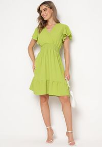 Born2be - Jasnozielona Sukienka Mini z Gumką w Pasie i Falbanką Senait. Kolor: zielony. Długość: mini #2