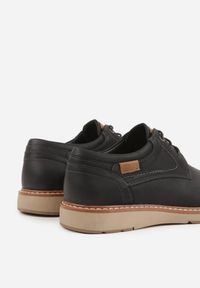 Born2be - Czarne Sznurowane Półbuty Zdobione Drobną Perforacją Dimates. Okazja: na co dzień, na spotkanie biznesowe, do pracy. Kolor: czarny. Materiał: jeans. Wzór: aplikacja. Styl: casual, biznesowy, klasyczny #4