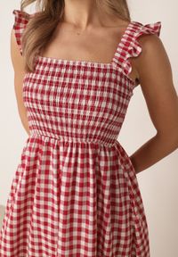 Born2be - Czerwona Rozkloszowana Sukienka z Bawełny w Kratkę Vichy z Falbankami Fadela. Okazja: na co dzień, na spacer. Typ kołnierza: kołnierz z falbankami. Kolor: czerwony. Wzór: kratka. Typ sukienki: proste. Materiał: bawełna. Długość rękawa: na ramiączkach. Sezon: lato. Styl: casual, wizytowy #3