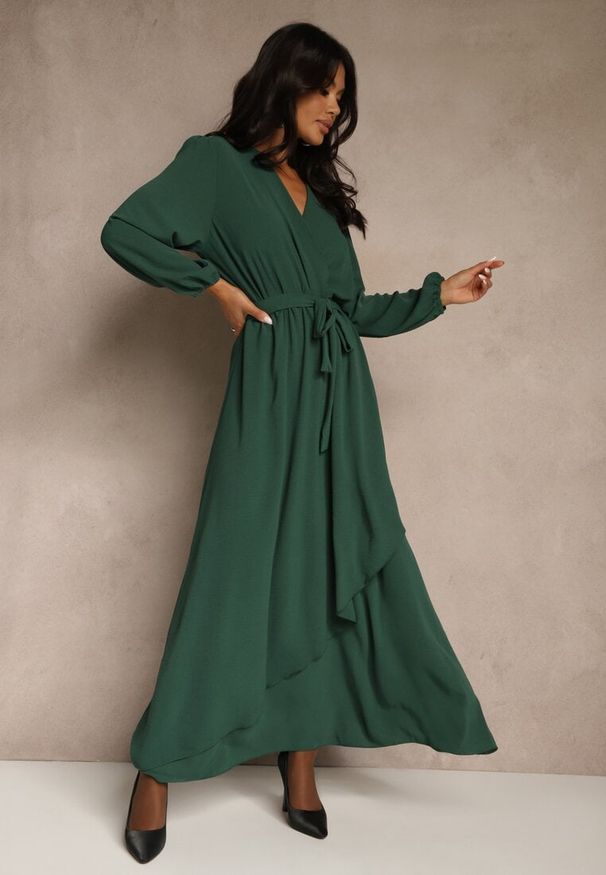 Renee - Zielona Asymetryczna Koktajlowa Sukienka z Wiskozą Kopertowym Dekoltem i Paskiem Laniea. Okazja: na imprezę. Typ kołnierza: dekolt kopertowy. Kolor: zielony. Materiał: wiskoza. Typ sukienki: kopertowe, asymetryczne. Styl: wizytowy