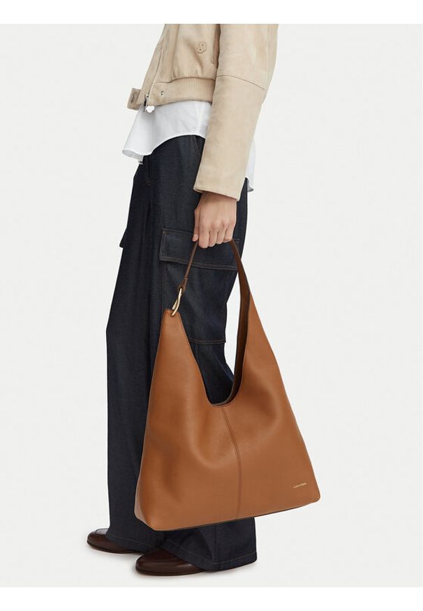 Calvin Klein Torebka Slouchy Leather Md Shoulder Bag LV04F3543G Zielony. Kolor: zielony. Materiał: skórzane