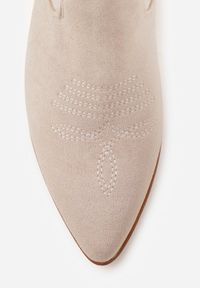 Renee - Jasnobeżowe Botki Vices na Słupku Kowbojki z Ażurową Cholewką Rivori. Okazja: na co dzień. Zapięcie: zamek. Kolor: beżowy. Szerokość cholewki: normalna. Wzór: ażurowy. Materiał: jeans. Obcas: na słupku. Styl: casual, elegancki. Wysokość obcasa: średni #3