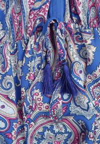 Renee - Niebiesko-Fuksjowa Wiskozowa Sukienka Maxi z Gumką w Pasie Ozdobiona Wzorem Paisley Larite. Okazja: na co dzień, na randkę. Typ kołnierza: dekolt w kształcie V. Kolor: niebieski. Wzór: aplikacja, paisley. Typ sukienki: rozkloszowane. Materiał: wiskoza. Sezon: lato. Styl: casual. Długość: maxi #6