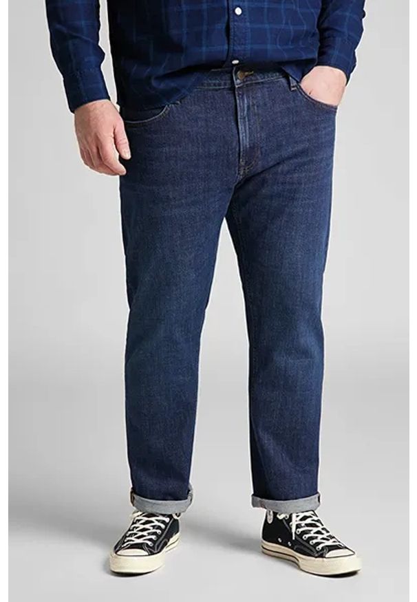 Lee - MĘSKIE SPODNIE JEANSOWE LEE DAREN ZIP FLY REGULAR STRAIGHT Dark Bluegrass L707KNUK 112118225. Okazja: na co dzień. Wzór: nadruk. Styl: klasyczny, elegancki, casual