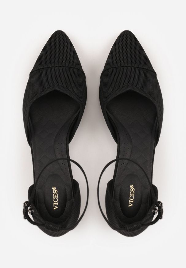 Born2be - Czarne Strukturalne Czółenka VICES na Słupku z Paskiem wokół Kostki Kallimei. Okazja: na co dzień, na spotkanie biznesowe. Zapięcie: pasek. Kolor: czarny. Materiał: jeans. Obcas: na słupku. Styl: casual, biznesowy, elegancki