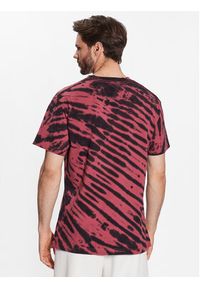 DC T-Shirt ADYKT03209 Czerwony Regular Fit. Kolor: czerwony. Materiał: bawełna