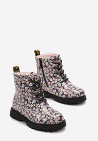 Born2be - Ciemnoróżowe Lakierowane Botki Workery Ozdobione Nadrukiem w Kwiaty Piorunza. Kolor: różowy. Materiał: lakier. Wzór: aplikacja, nadruk, kwiaty