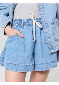 Sinsay - Szorty jeansowe jogger - niebieski. Kolor: niebieski. Materiał: jeans #1